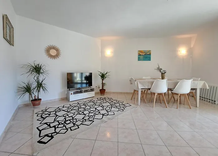Grand T2 Proche Centre Ville, Vue Mer Et Montagne