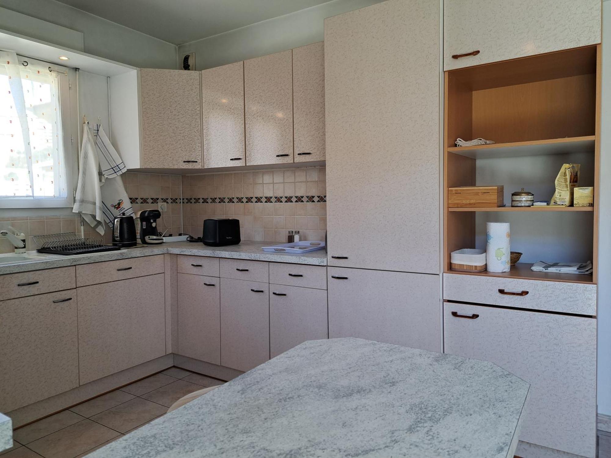 Appartement Grand T2 Proche Centre Ville, Vue Et Montagne *