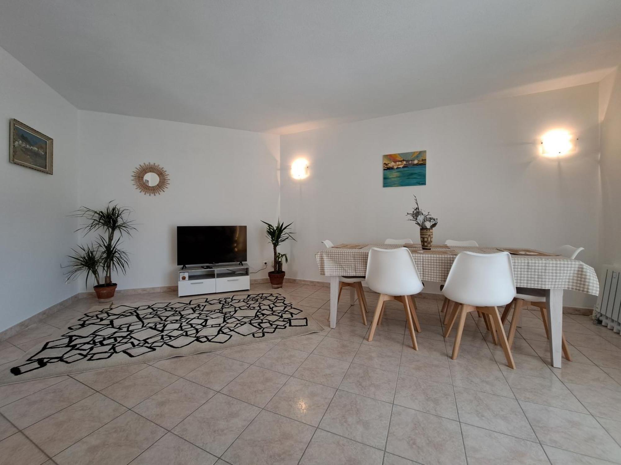 Grand T2 Proche Centre Ville, Vue Et Montagne Appartement
