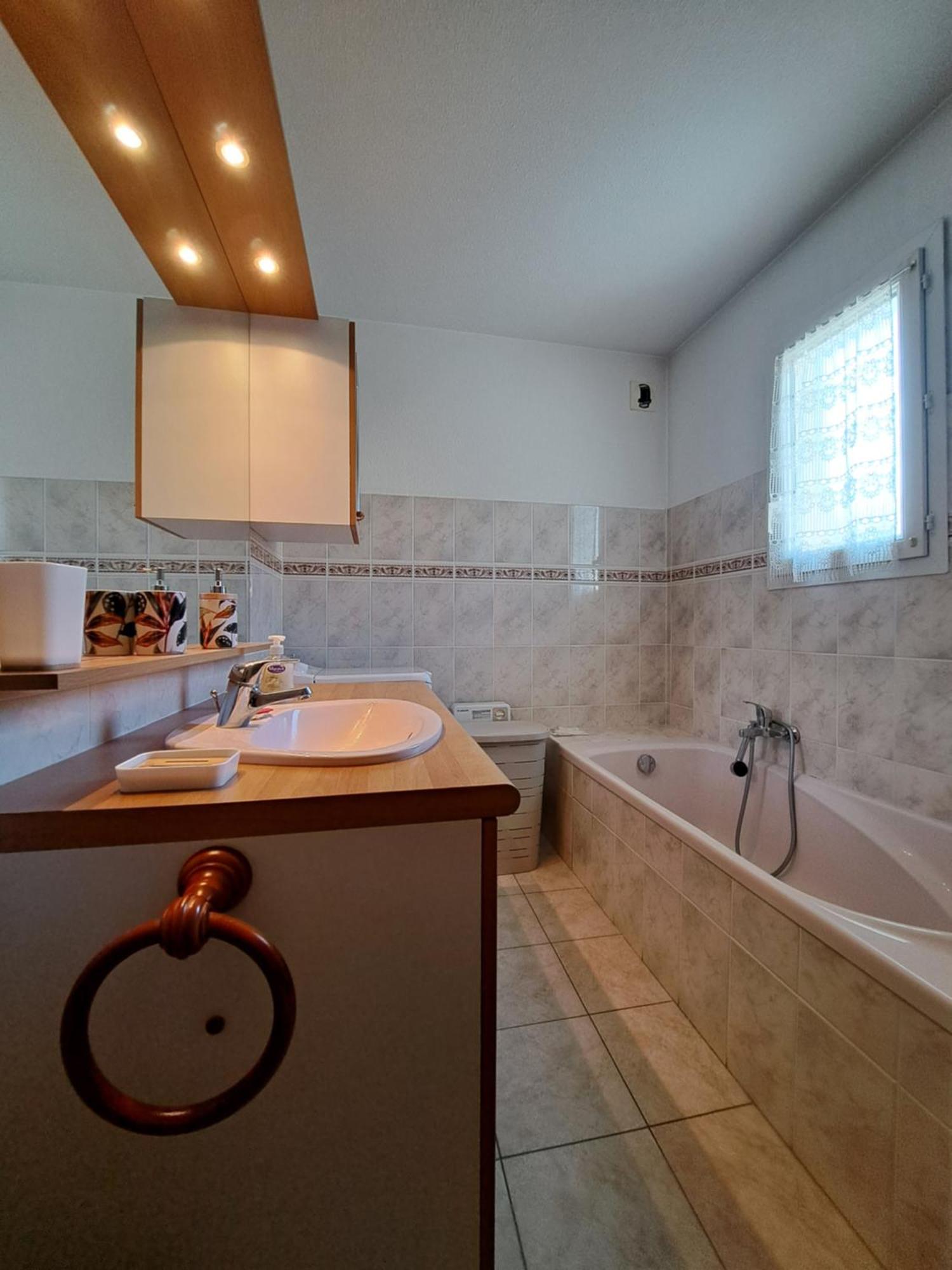 Apartment Grand T2 Proche Centre Ville, Vue Et Montagne