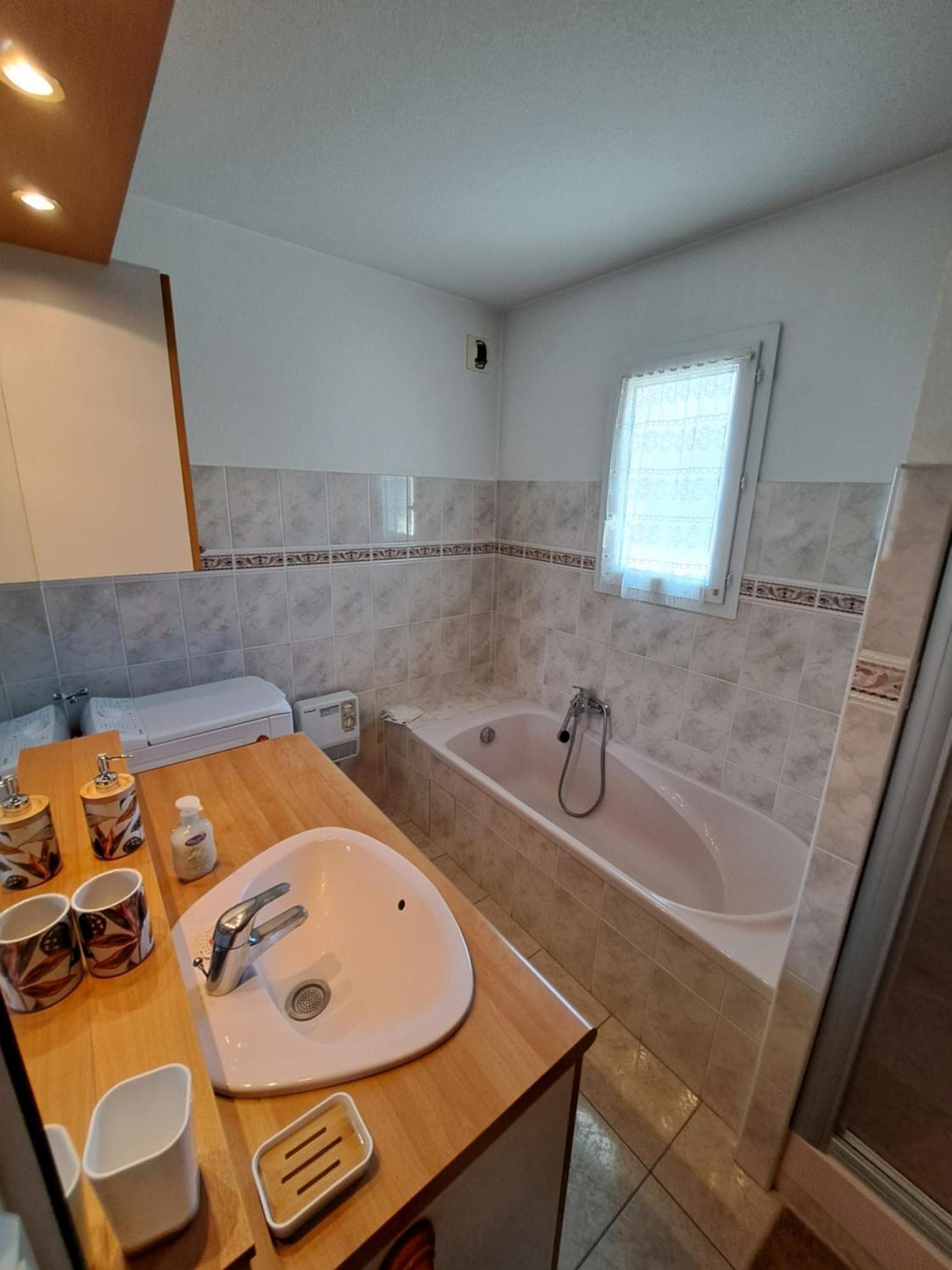 Grand T2 Proche Centre Ville, Vue Et Montagne Appartement Bastia (Corsica)