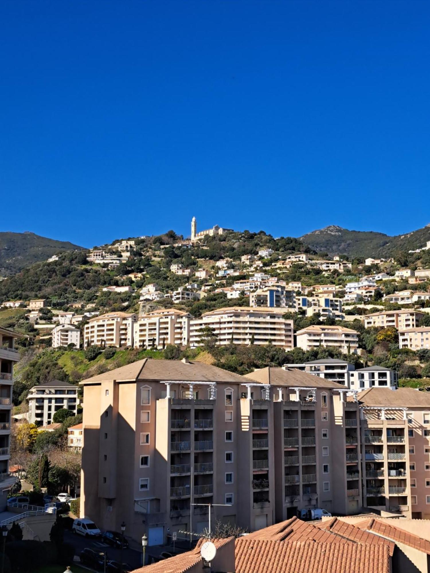 Apartment Grand T2 Proche Centre Ville, Vue Et Montagne
