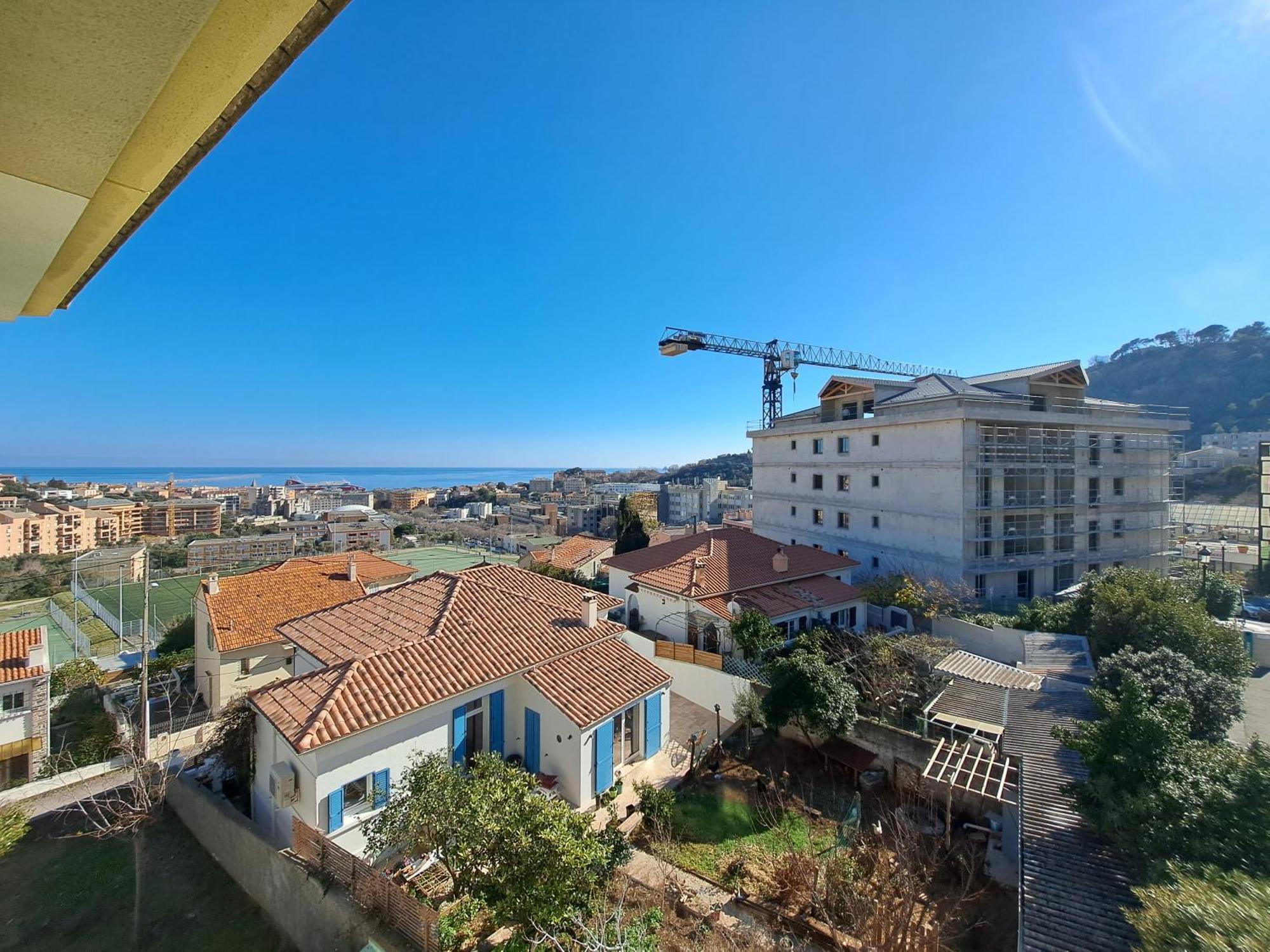 Grand T2 Proche Centre Ville, Vue Et Montagne Apartment