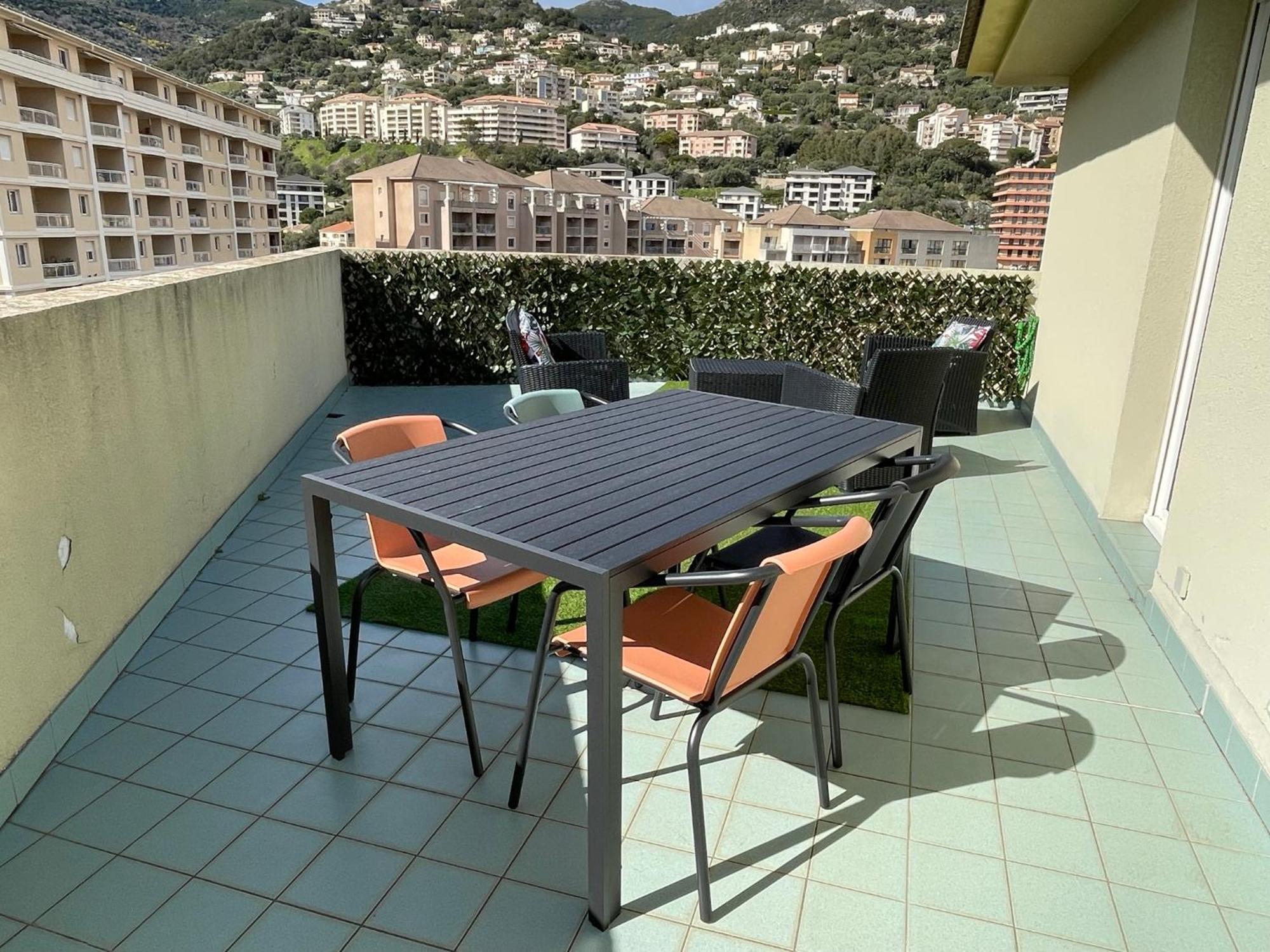 Grand T2 Proche Centre Ville, Vue Et Montagne *